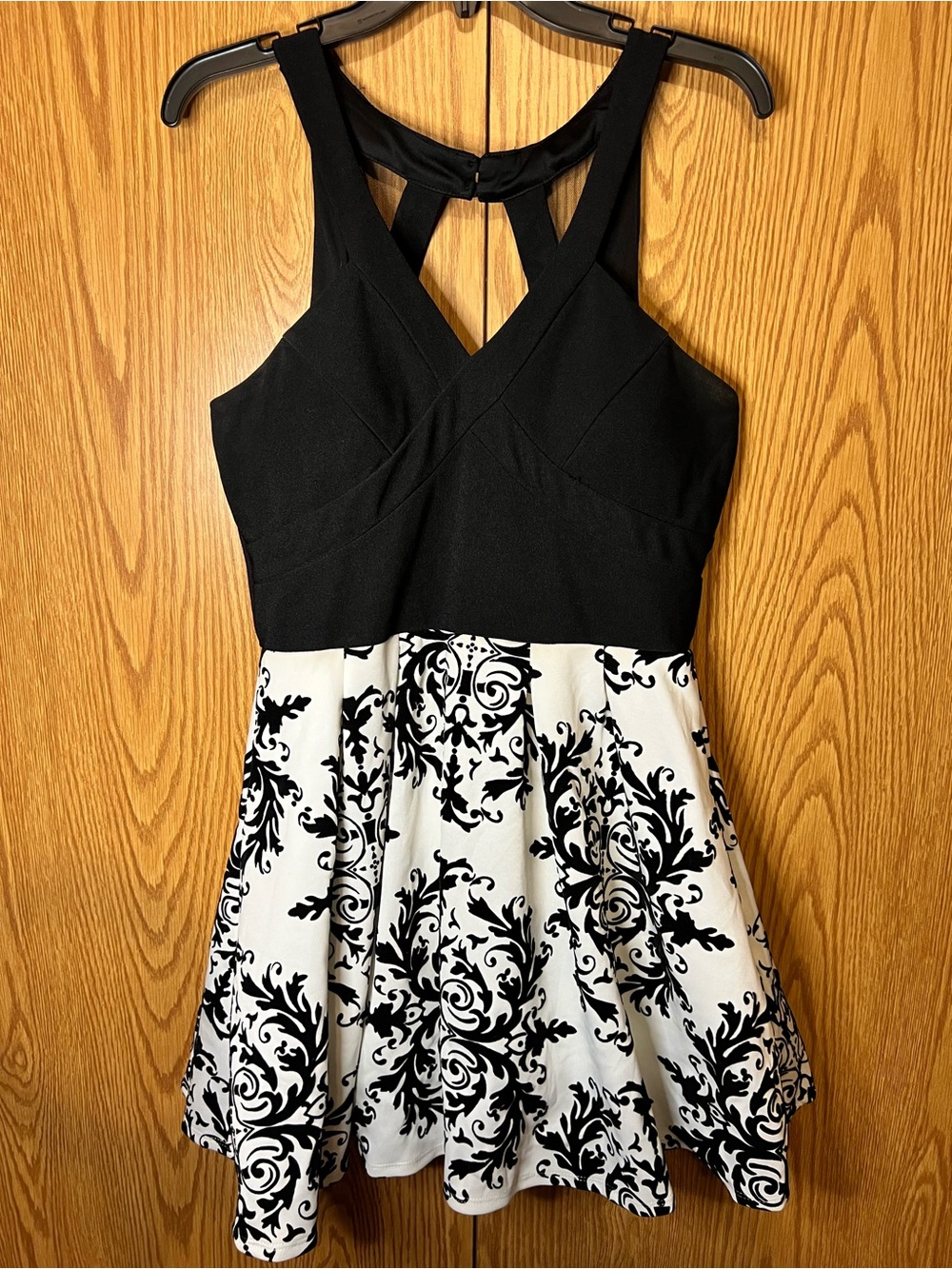 Juniors Black & White Fit and Flare Skater Dress